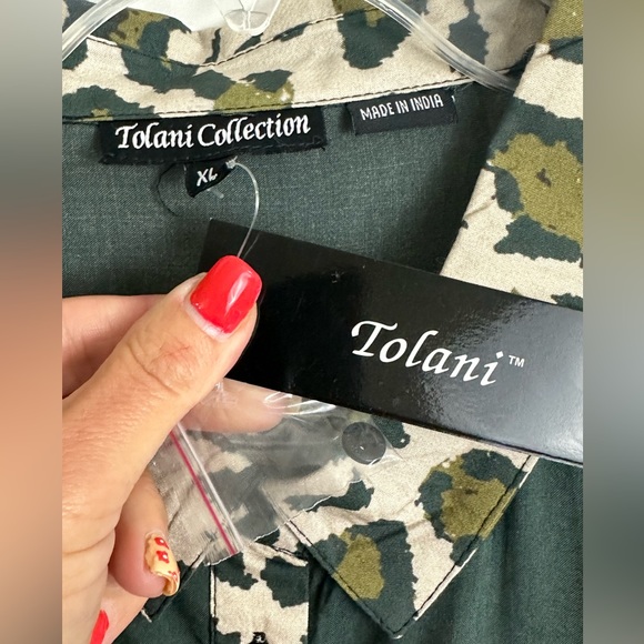 Tolani Collection Button Blouse Tab Sleeves Forest Green & Taupe Animal … - Picture 5 of 6